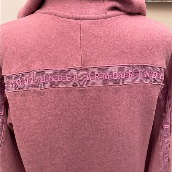 Under Armour Lavender Long Sleeve with back & sleeve design loose fit EUC - Picture 7 of 16